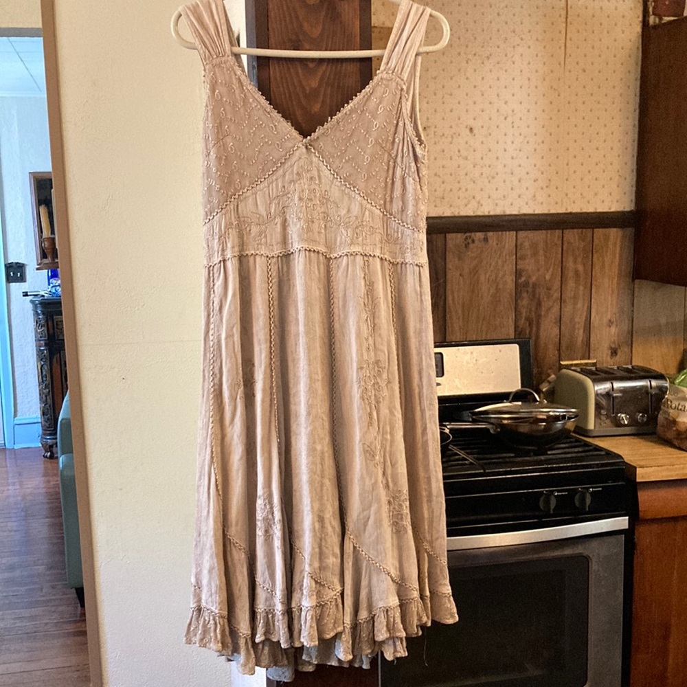 Charming summer dress, tag says one size fits all, honestly I’d say a size 8.